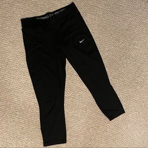Nike black cropped legging